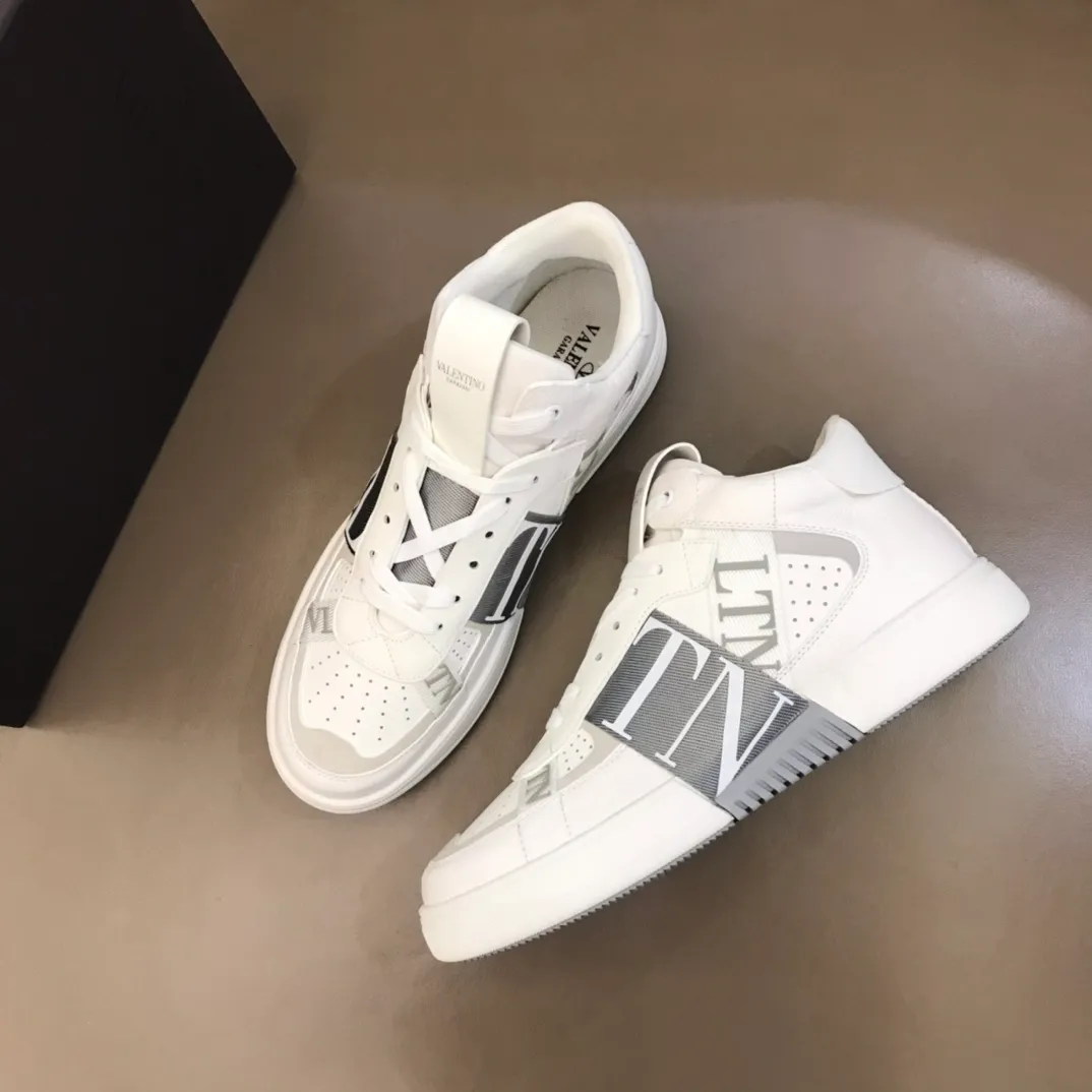 P460◾️▫️V L7N high-top calfskin lace-up sneakers. No man should be able to refuse this style. The classic color scheme is so handsome! Purchase a high-precision replica of the original version to instantly sell off the market currency! 6 VLTN logo rubber effect straps - Valentino Garavani Logo printed on the back and tongue, all materials are customized to ensure quality!  Size: Male 38-44 (45.46 customized)